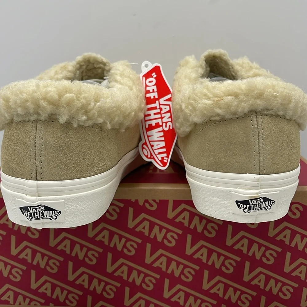 Vans WMNS Tan Fleece-Lined Sneakers Authentic Sherpa
Cozy Hug Mojave Desert - Picture 13 of 16